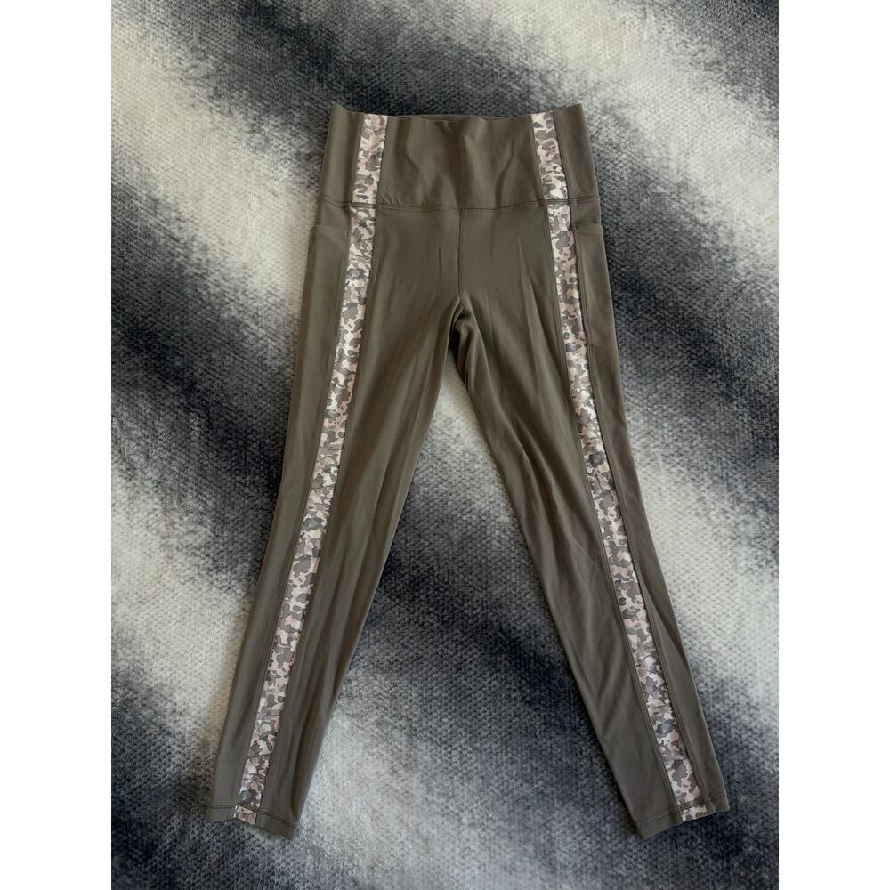 Athleta Salutation Stash Pocket II Serene 7/8 Tight Taupe Camo Size Small